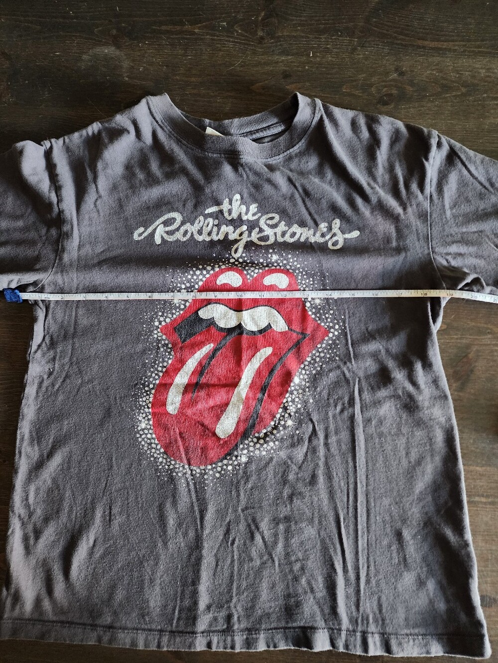 💐2/$25 H&M Gray Womens Short Sleeve Tee with Red Tongue Graphic, XS - Picture 4 of 7